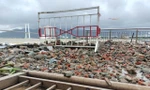 Cận cảnh đường ven sông Hàn bị sóng đánh vỡ tan khi bão 12 còn chưa vào đất liền 