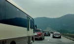 Ô tô nối hàng dài trên cao tốc Bắc - Nam ngày mùng 4 Tết