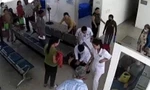 Video: Khoảnh khắc nghẹt thở cứu người đàn ông ngưng tim đột ngột khi đang ngồi chờ khám bệnh