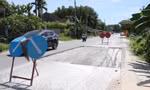 Đường hơn 1.800 tỷ đồng vừa thảm nhựa đã xuất hiện hàng loạt điểm bong tróc