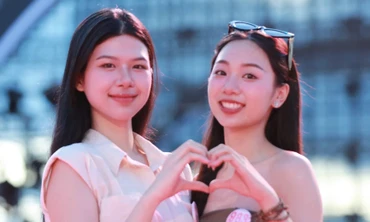 Thí sinh Hoa hậu Việt Nam 2024 choáng ngợp khi bước lên sân khấu mặt nước