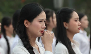 Thí sinh Hoa hậu Việt Nam bật khóc khi thăm Thành cổ Quảng Trị