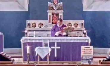 Linh mục bật nhầm nhạc rap trong lễ ban phước