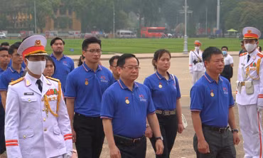 Gương mặt trẻ Việt Nam tiêu biểu năm 2022 báo công dâng Bác