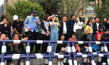 Người dân Trung Quốc hào hứng chờ Lễ khai mạc Asiad 19