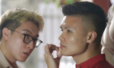 Khoảnh khắc hiếm có khó tìm của Quang Hải, ngồi trang điểm trong ngày trọng đại nhất cuộc đời