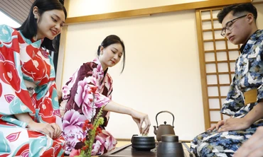 Cùng hai người đẹp Kim Trà My, Nông Thúy Hằng trải nghiệm trà đạo và văn hóa Nhật Bản