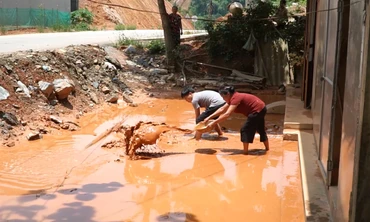 Video cận cảnh nhà dân ngập úng sau nâng cấp Quốc lộ 37 ở Yên Bái