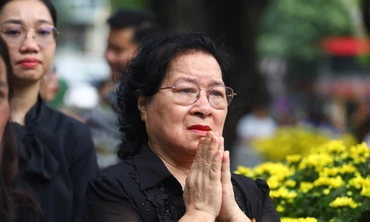 Người dân bật khóc khi nhắc tới chiếc áo sờn chỉ của Tổng Bí thư Nguyễn Phú Trọng