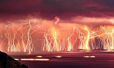 Nơi bị sét đánh 10 tiếng mỗi ngày, 300 ngày một năm