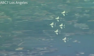 Nghẹt thở với màn bay biểu diễn của không quân Mỹ