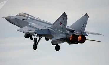 'Chim sắt' MiG-31 Nga vỡ lốp, hạ cánh tóe lửa trên đường băng
