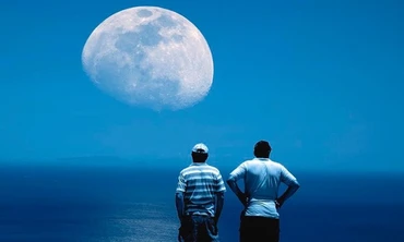 Vì sao chúng ta chỉ nhìn thấy một nửa của Mặt Trăng?