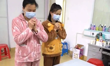 Y tá đón sinh nhật trong phòng cách ly, mong sớm hết dịch virus corona