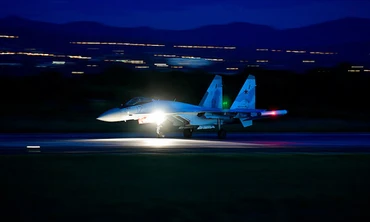 Tiêm kích MiG-31BM đánh chặn ‘đối tượng xâm nhập’ lúc nửa đêm