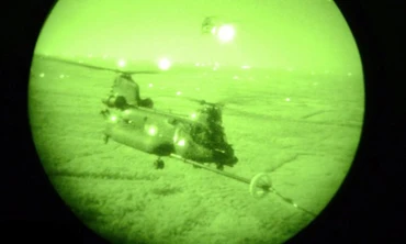 Cận cảnh quá trình tiếp nhiên liệu trên không của trực thăng HC-130N