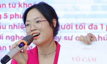 Phần thuyết trình 'nuốt míc' của thí sinh Hoa hậu Việt Nam