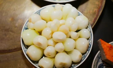 Bí quyết muối dưa hành ngon, trắng giòn và không nổi váng