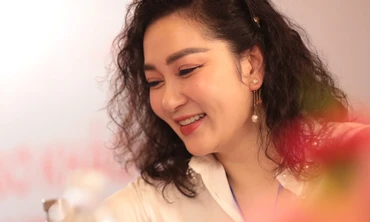 Nhan sắc vượt thời gian của Nguyễn Thị Huyền 