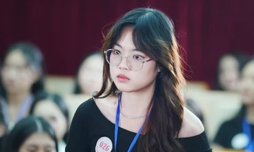 Thí sinh nhỏ tuổi nhất Hoa hậu Việt Nam nói 2 thứ tiếng, chơi 5 loại nhạc cụ 