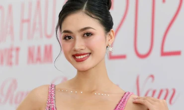 Hoa khôi cao 1,72 m tự tin nói tiếng Anh ở tuyển sinh Hoa hậu Việt Nam