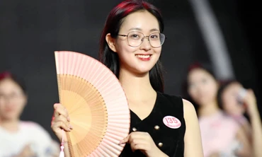 Thí sinh Hoa hậu Việt Nam đồng diễn ấn tượng