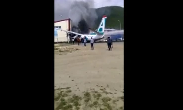 Video: Máy bay chở khách bốc cháy ngùn ngụt sau khi hạ cánh khẩn cấp