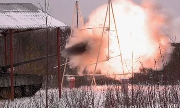 'Xe tăng bay' T-80 của Nga khai hỏa 'đạn' đặc biệt