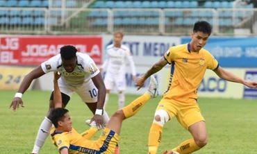 VIDEO: HAGL chia điểm với Thanh Hóa trong 'mưa bàn thắng' 