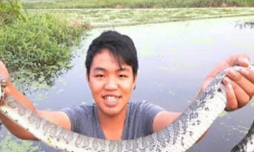 Đặt lợp bẫy cá nhưng được rắn 'khủng'