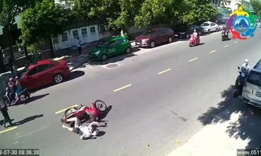 Clip thanh niên Tây đẩy bé trai sau va chạm giao thông gây tranh cãi