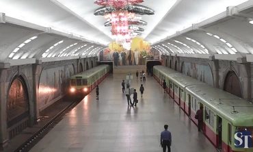 Bên trong hệ thống tàu điện ngầm kiêm hầm trú hạt nhân ở Triều Tiên