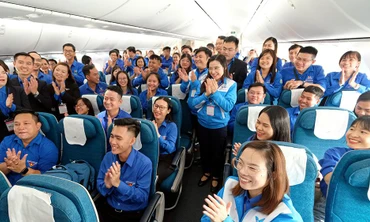 Đại biểu trên Chuyến bay thanh niên bày tỏ khát vọng cống hiến hướng về Đại hội Đoàn toàn quốc XII 