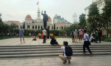 Du khách háo hức đón năm mới ở Sài Gòn