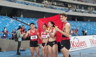 Chiến thắng nghẹt thở và phút ăn mừng vỡ òa cảm xúc của đội điền kinh hỗn hợp Việt Nam
