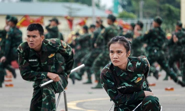 Đặc công, quân khuyển Biên phòng trình diễn tuyệt kỹ tại sân bay Gia Lâm