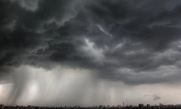 Vì sao trước khi mưa, mây thường có màu đen?