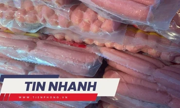 TIN NHANH: Phát hiện xúc xích phơi nắng 7 ngày không ôi thiu ở cổng trường học