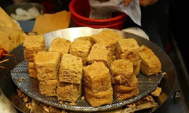 Thị trường 22/11: Đậu phụ thối đắt hàng ở Hà Nội, cẩn trọng rượu nút lá chuối trôi nổi