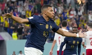 [SHORT VIDEO] Mbappe đối đầu Lewandowski