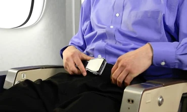 Tại sao dây an toàn trên máy bay lại kém chắc chắn hơn dây trên ô tô?