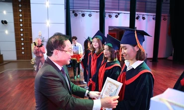 VIDEO: Ấm áp trong tim khi trao học bổng Nâng bước thủ khoa