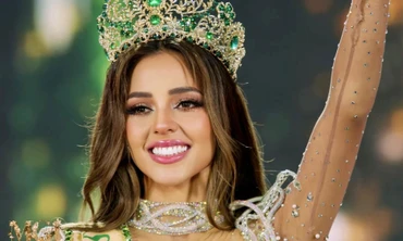 Khoảnh khắc người đẹp có 4,6 triệu người theo dõi đăng quang Hoa hậu Hòa bình