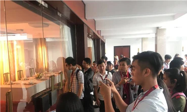 65 thủ khoa háo hức tham quan Dinh Thống Nhất ngày đầu đến TPHCM