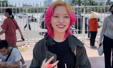 Fan BlackPink đợi một tiếng đồng hồ mới đổi được vé