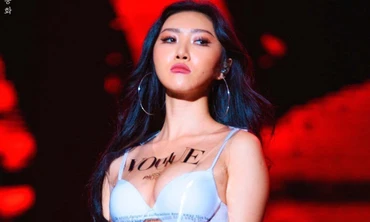 Nữ ca sĩ vẫn lên sóng truyền hình sau tranh cãi diễn gợi dục