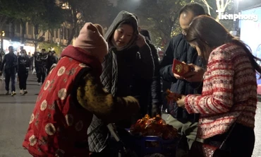 Độc đáo tục mua muối đêm Giao thừa của người Hà Nội