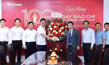 Bí thư thứ nhất Trung ương Đoàn chúc mừng Báo Tiền Phong dịp kỷ niệm 100 năm Ngày Báo chí Cách mạng Việt Nam