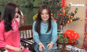 Chụp ảnh Tết với áo dài ở làng cổ Đường Lâm