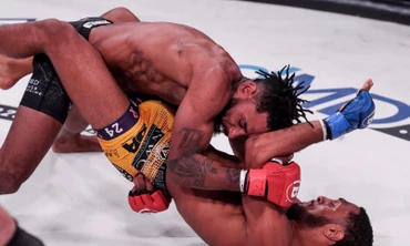 5 màn khóa siết MMA hay nhất trong tháng 11